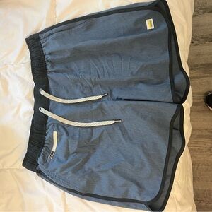 Vuori Shorts